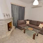 Nina\'S Apt In Ialysos Near The Beach